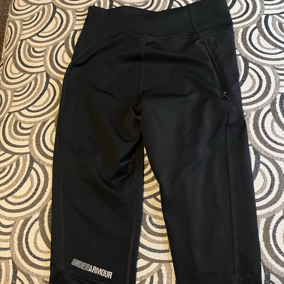 Under Armour "Fly By" Running Capri pants cropped heat gear small black EUC - Picture 4 of 11